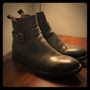 Men’s Vince Camuto size 8.5 boots